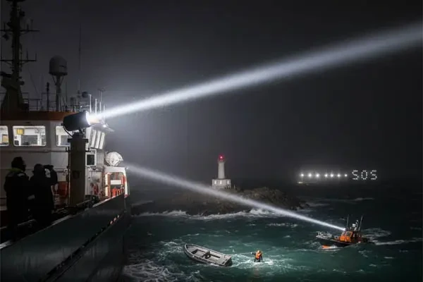 What is LED Marine searchlight ?